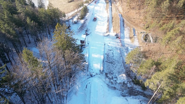 Selce / Dubiny - pohľad na skokanské mostíky z hora